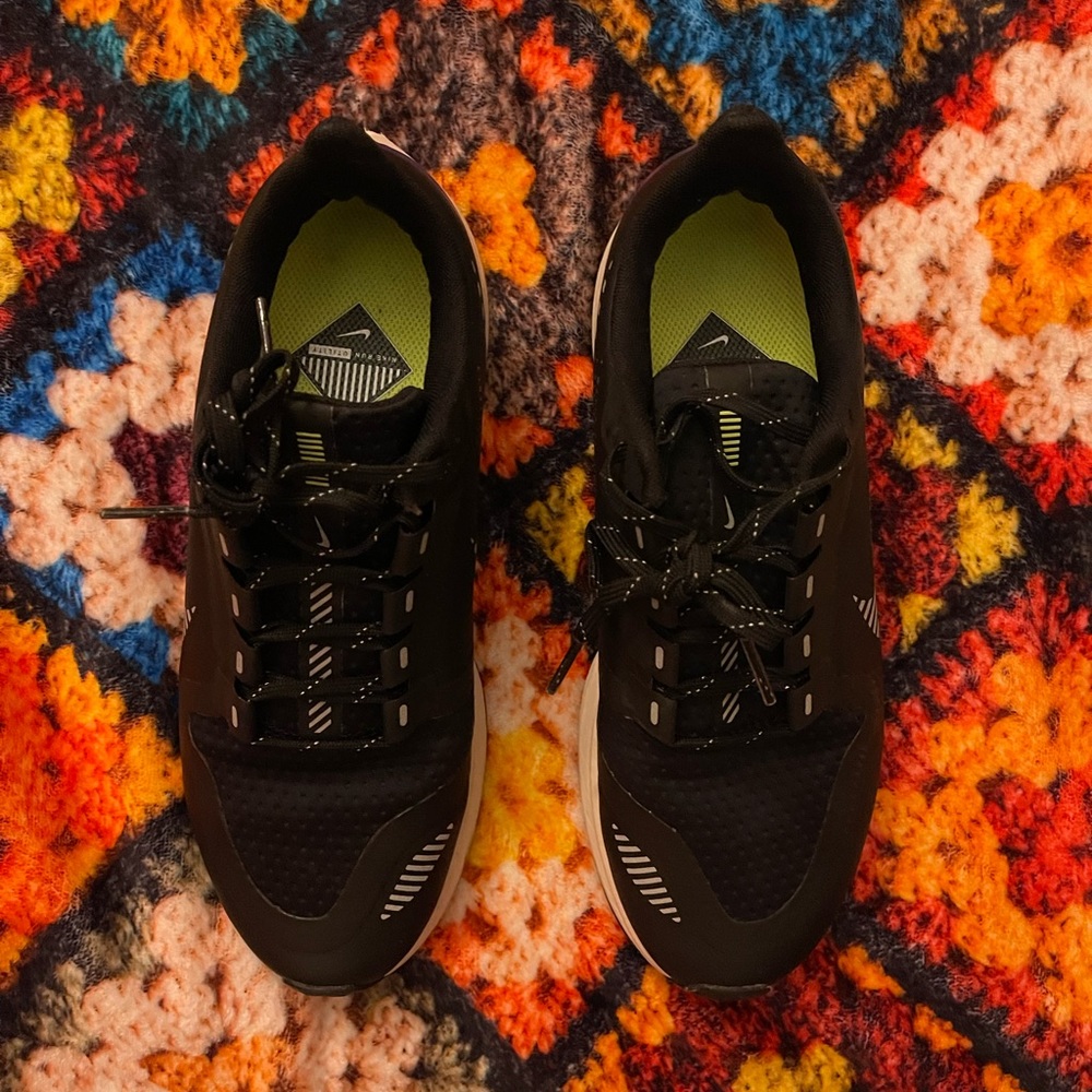 - nike air zoom pegasus sneakers